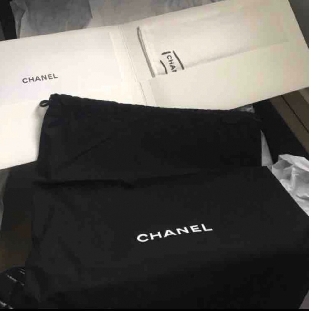 100AUTH CHANEL Pearls Black Calf Reissue Flap Bag - Picture 3 of 11